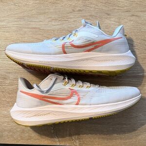 Women’s Nike Air Zoom Pegasus 39 size 9.5
